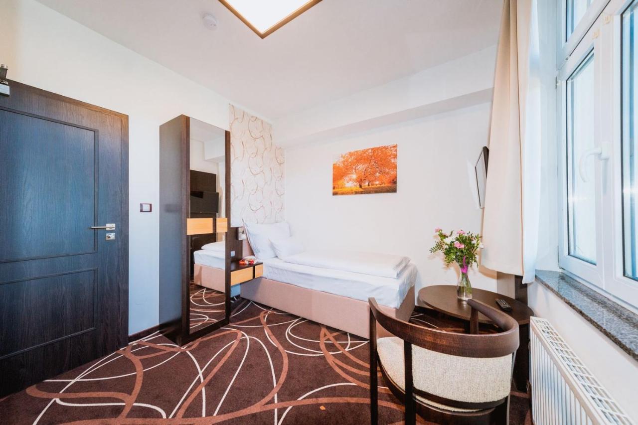 Hotel Hubertus Karlsbad Buitenkant foto